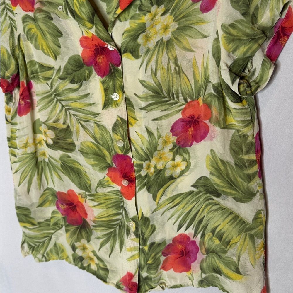 Ralph Lauren Y2K Vintage Floral Button-Down Shirt - Green, Red, Cream. Size MP. - Picture 4 of 7